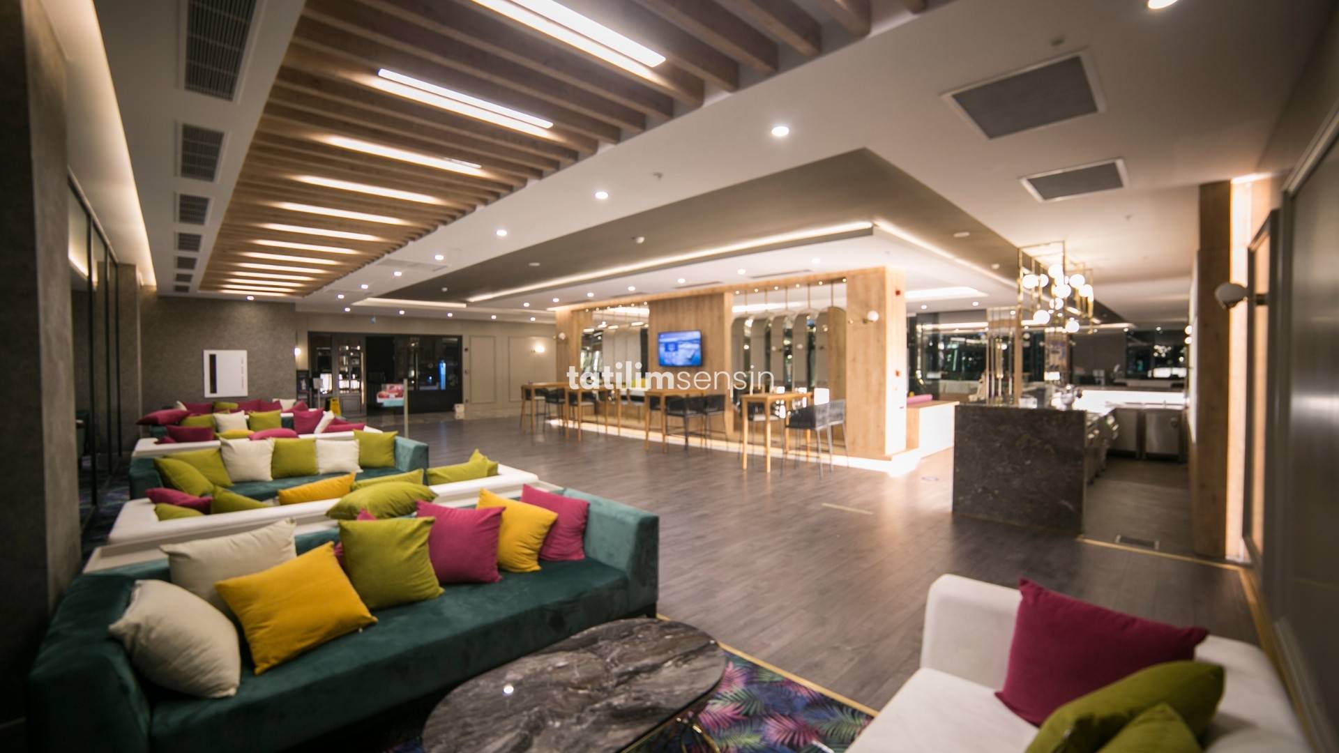 Sailors Beach Club - 8