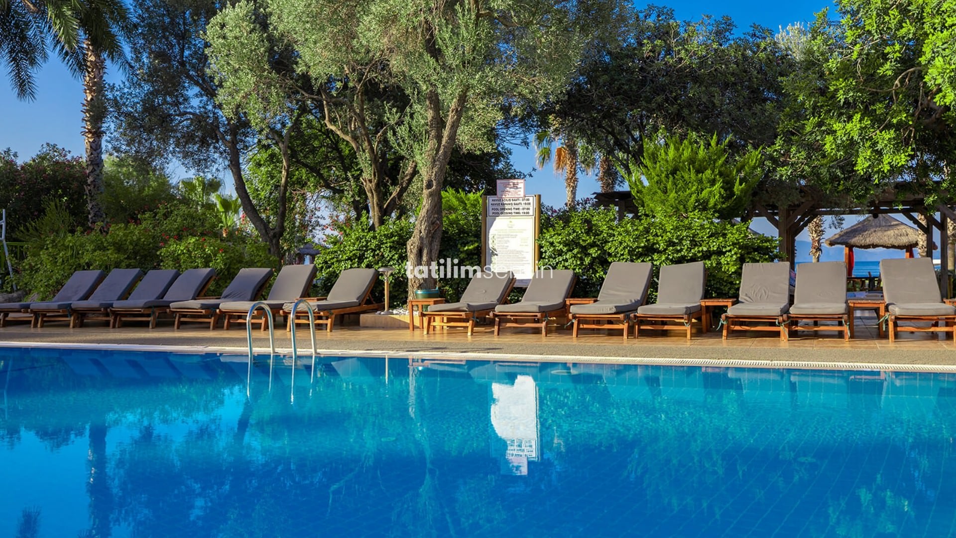 Latanya Park Resort - 4