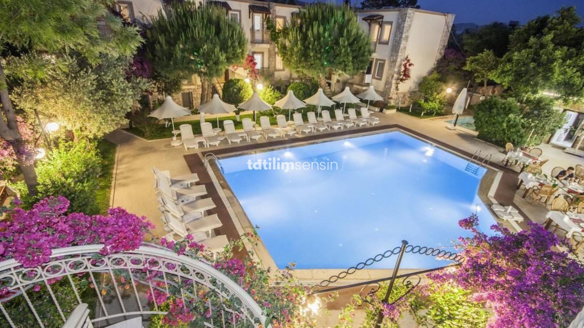 Moonshine Suites Hotel - 3