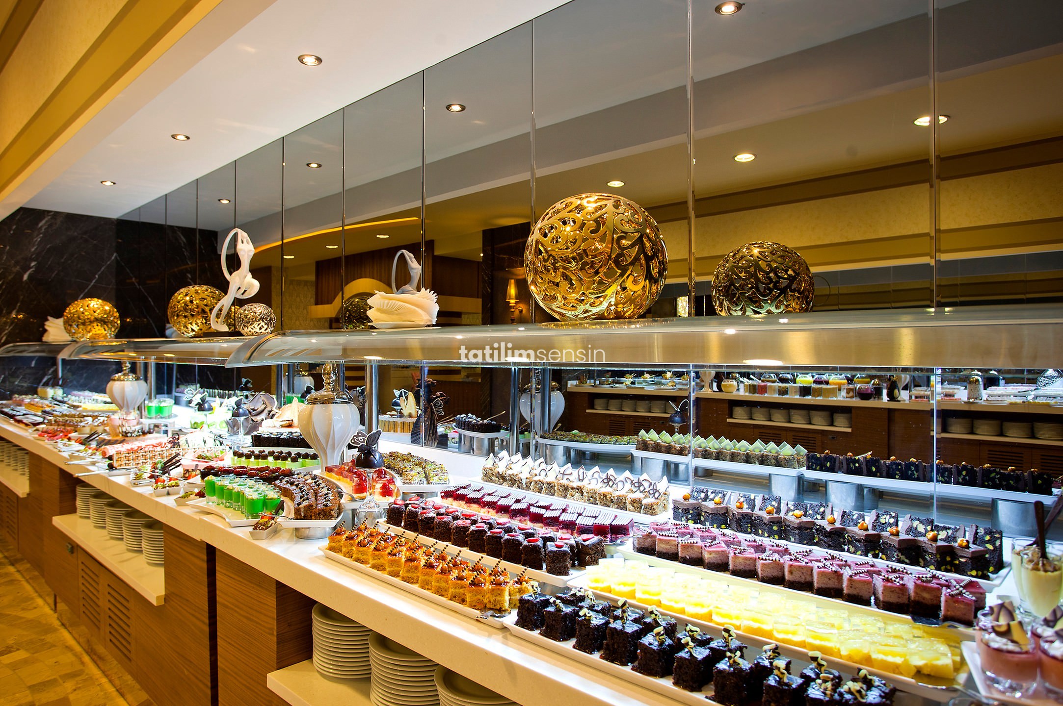 Royal Holiday Palace - 5