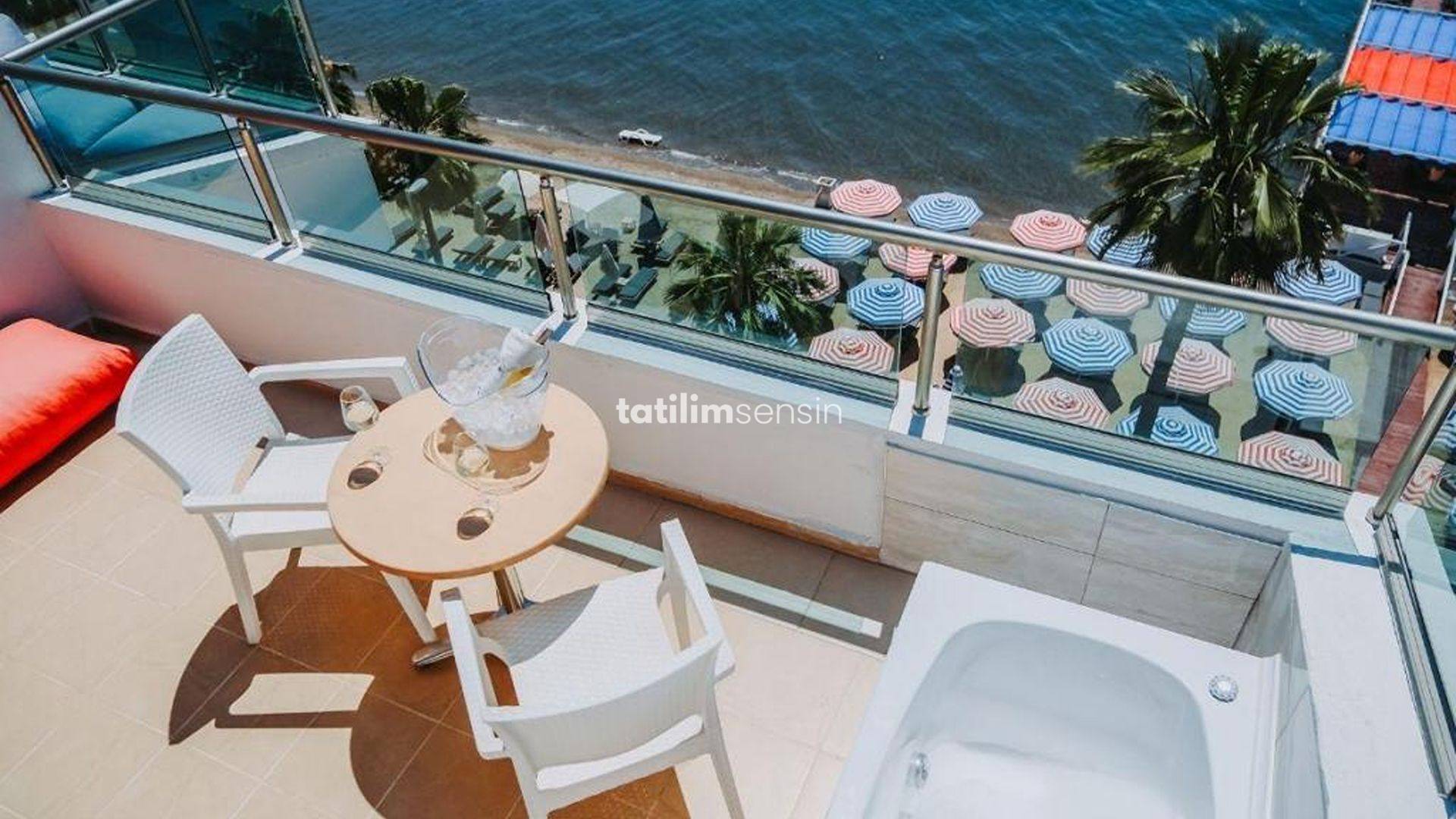 Honeymoon Beach Hotel - 4