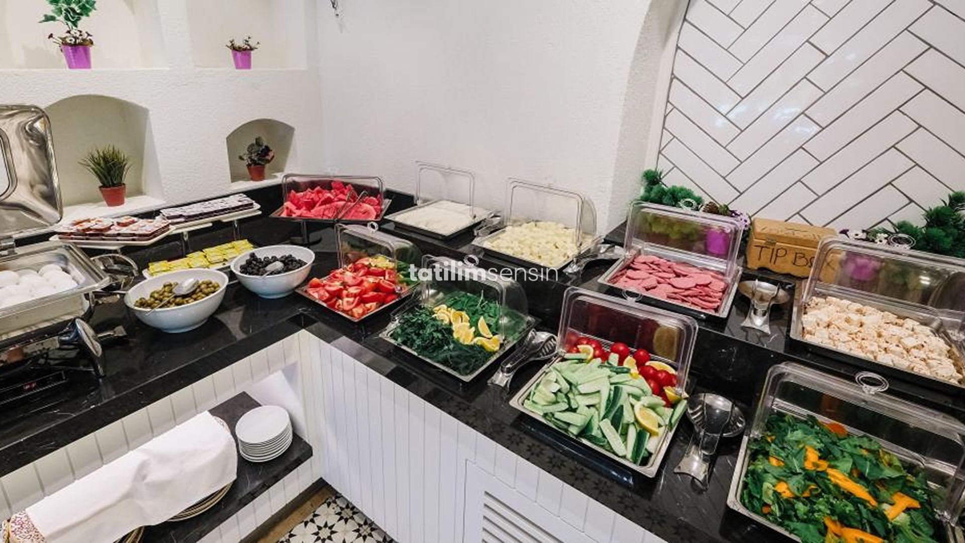 Honeymoon Beach Hotel - 7