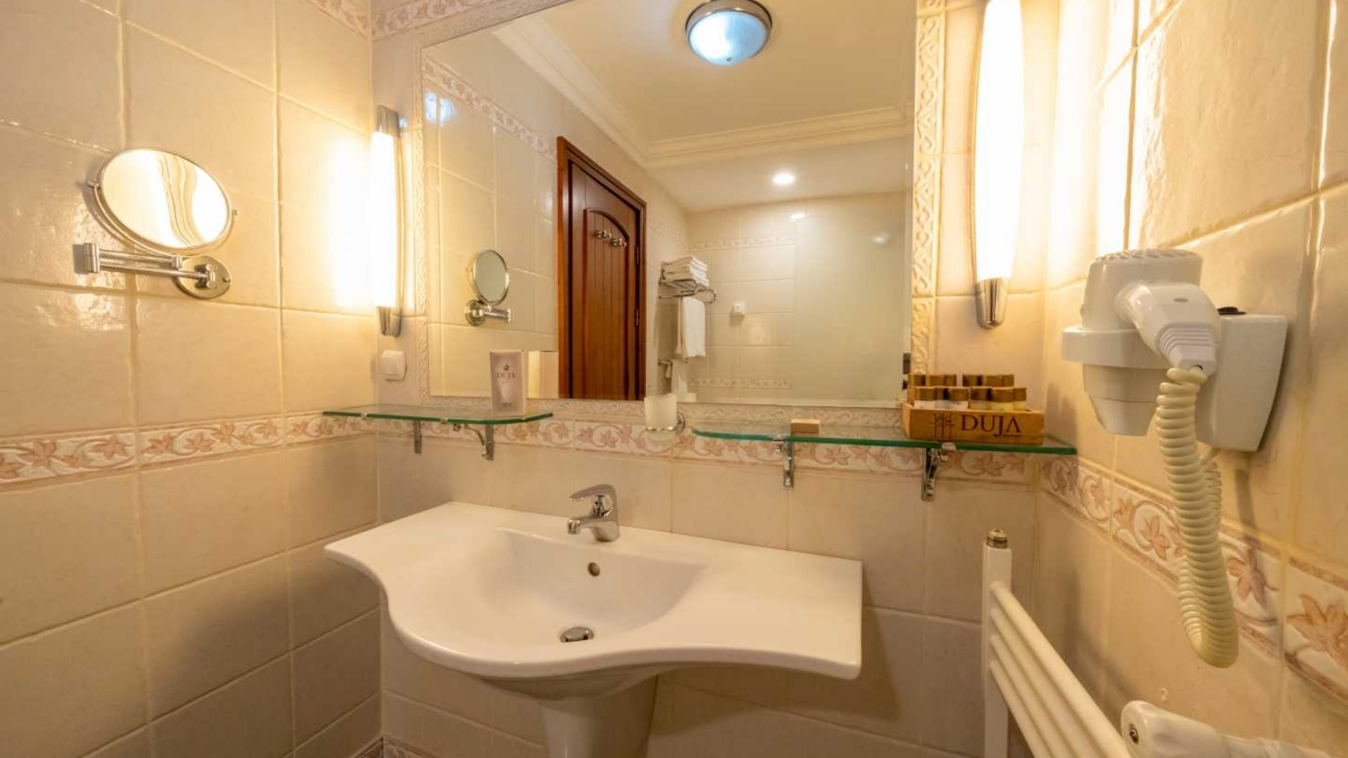 Duja Chalet Ski Center - 17