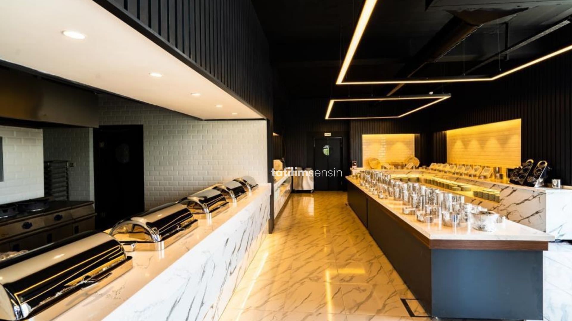 Novel Centre Point Hotel - 12