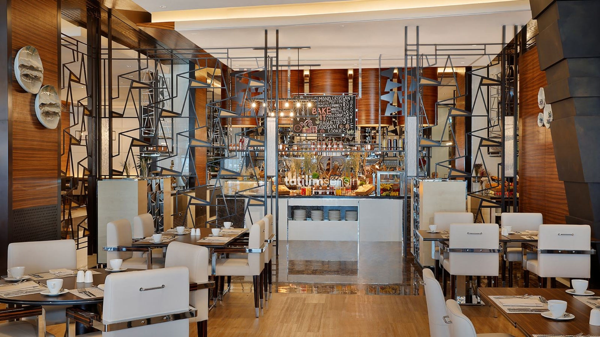 Hilton Dubai Palm Jumeirah - 13