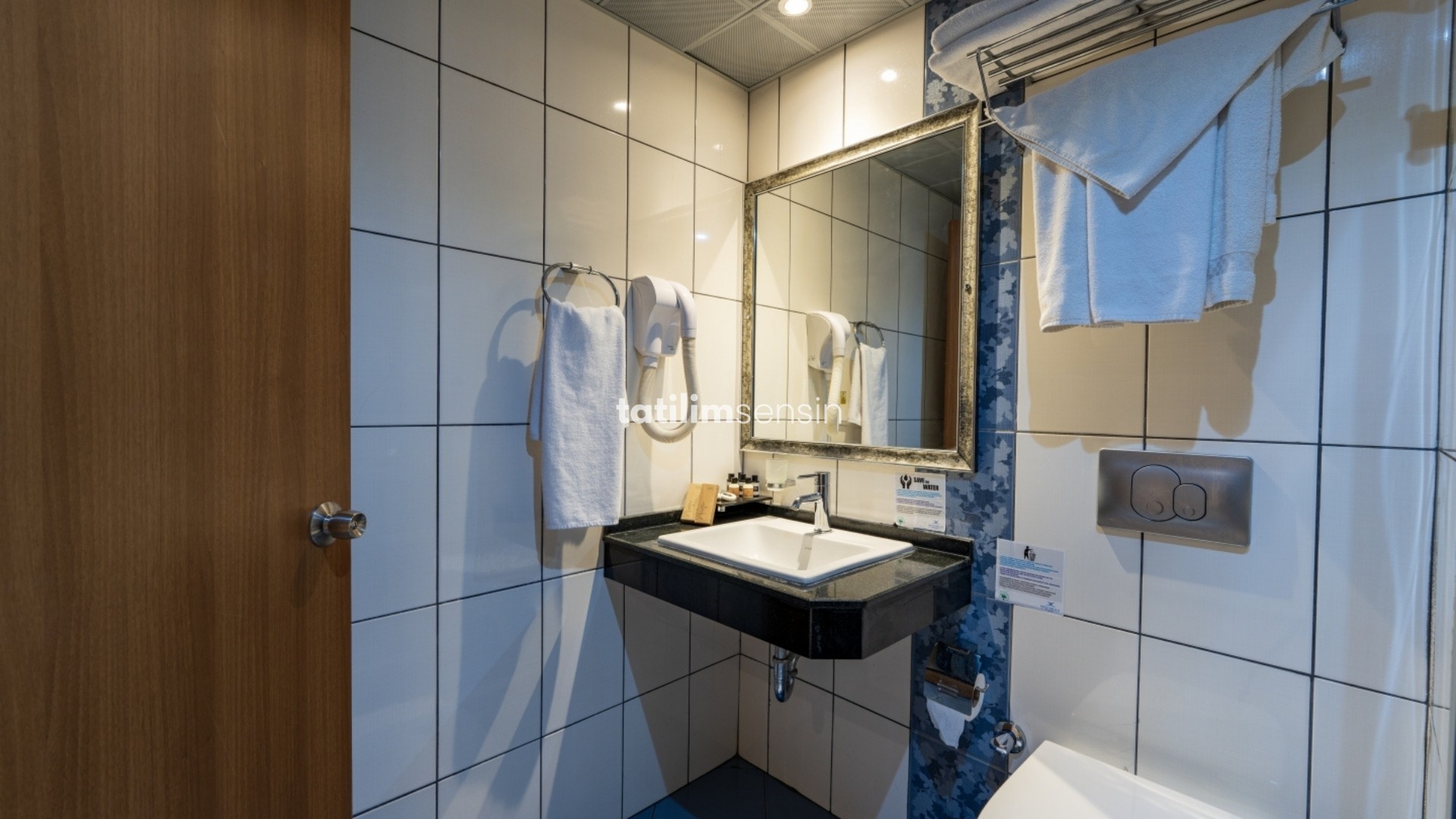 Montebello Resort Hotel - 11