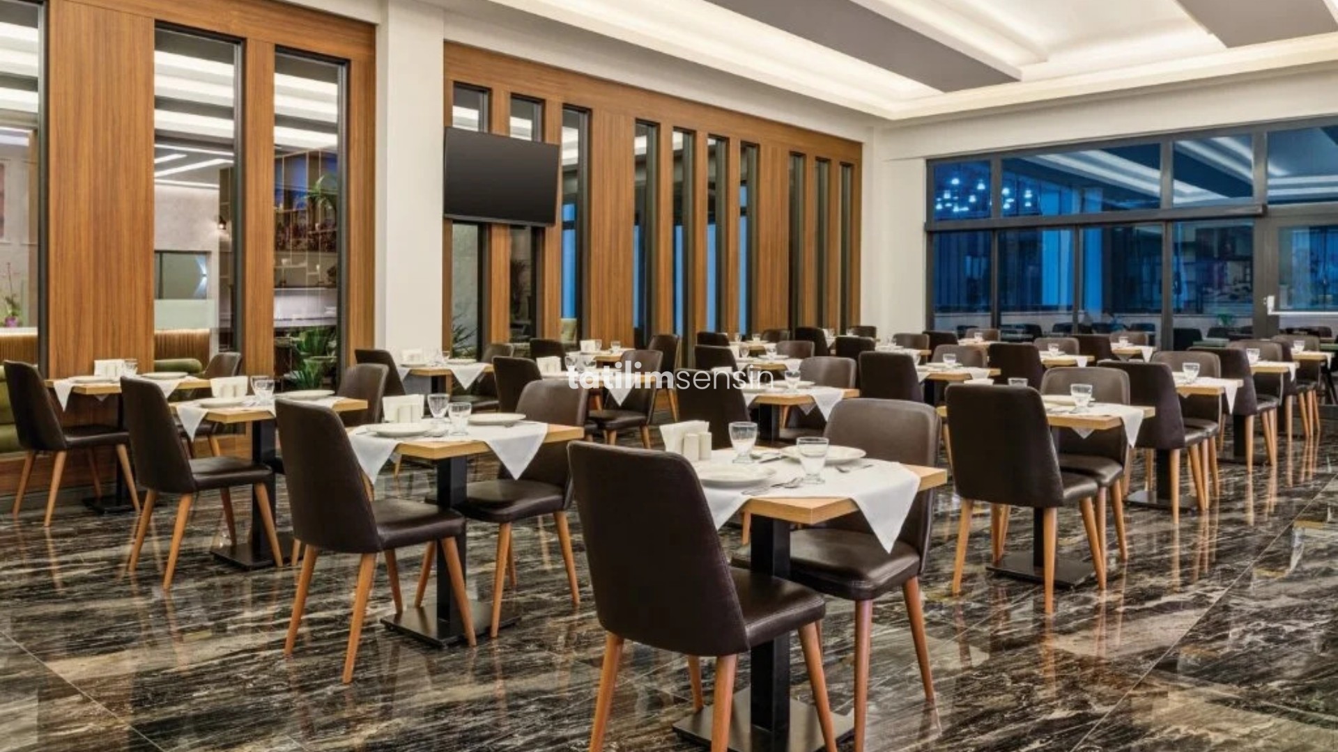 Ramada By Wyndham - 4