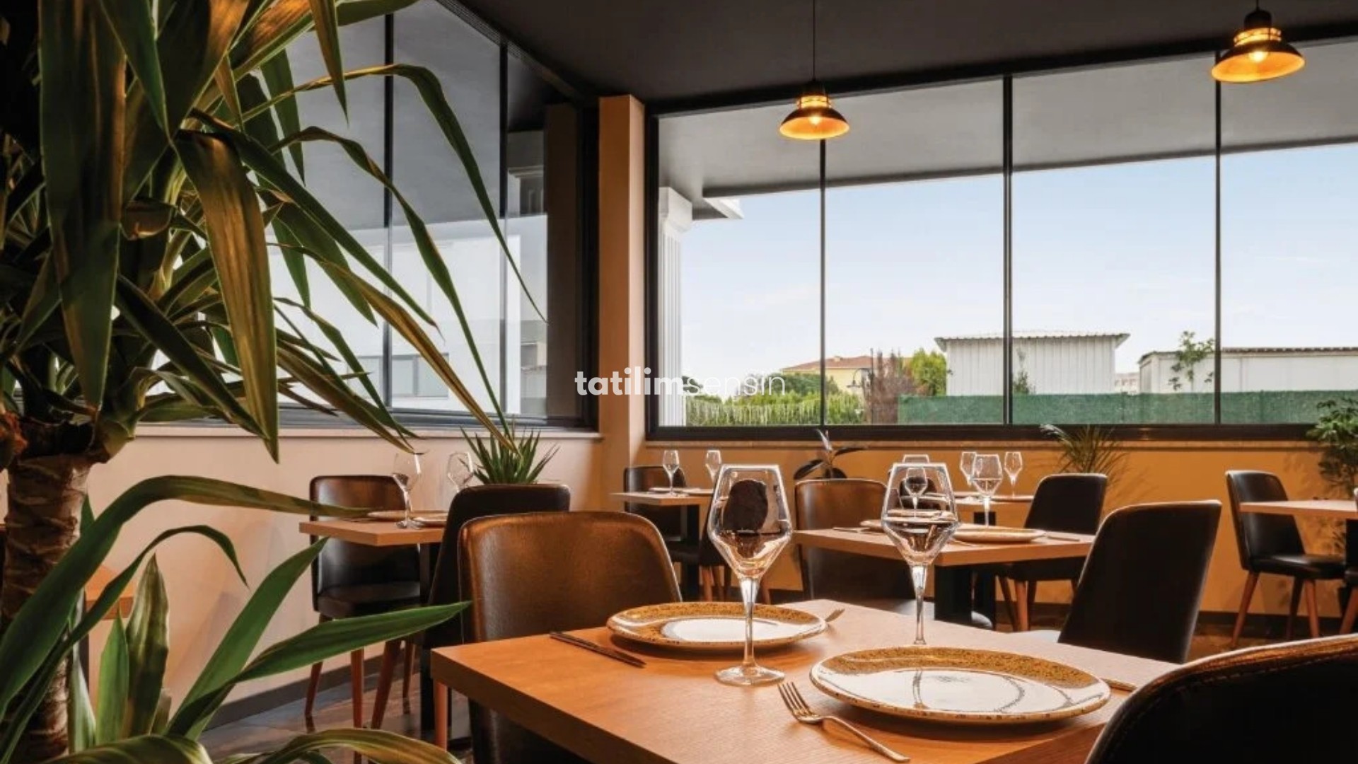 Ramada By Wyndham - 3