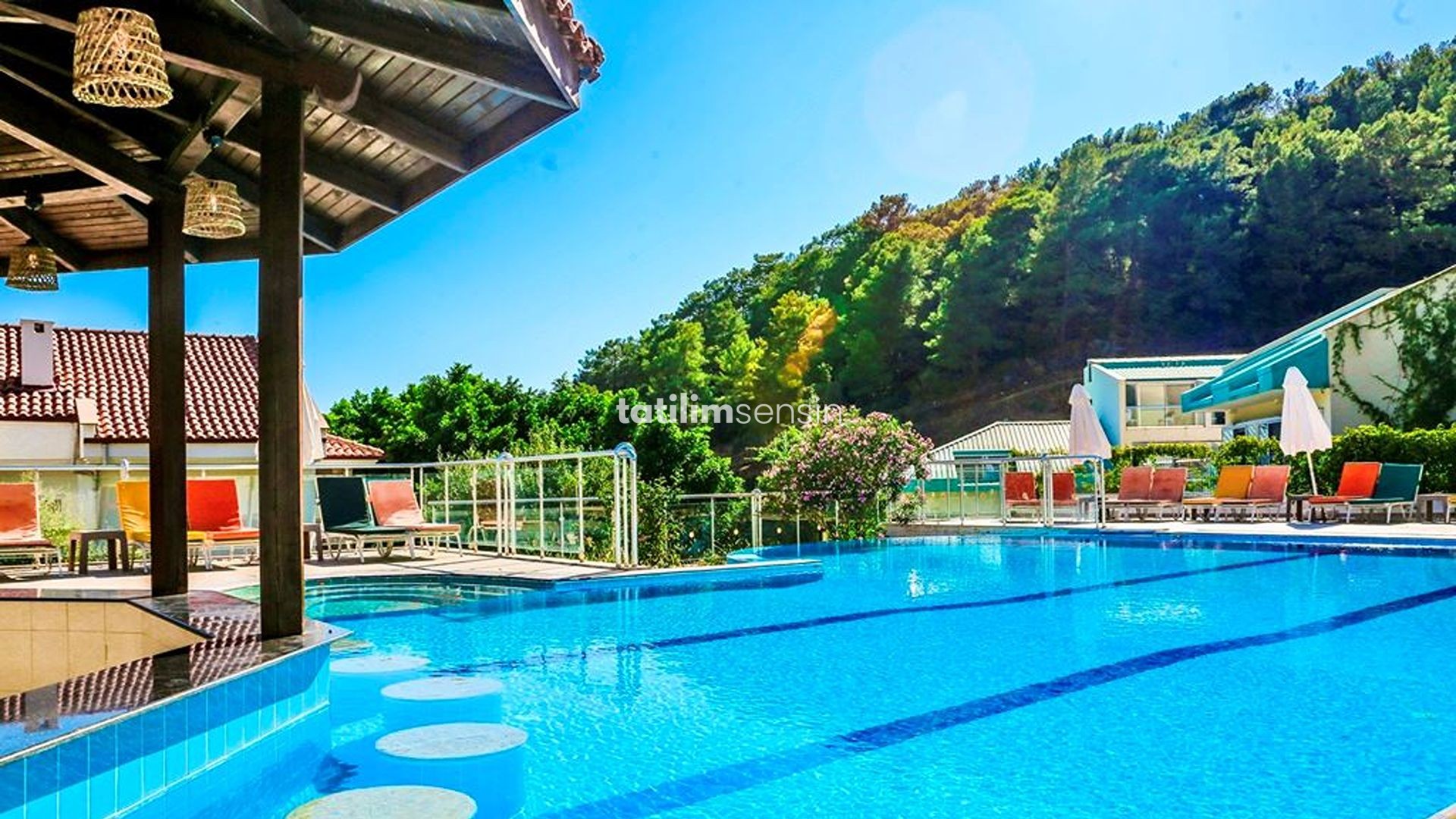 Tropical Deluxe Hotel - 3