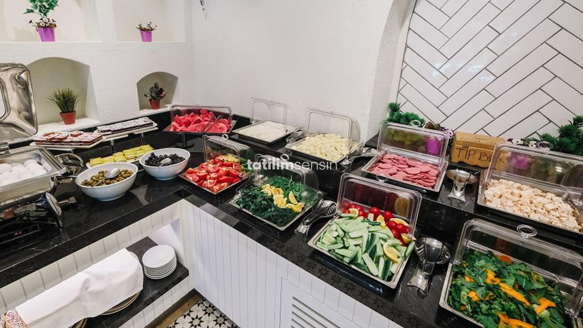 Honeymoon Beach Hotel - 7