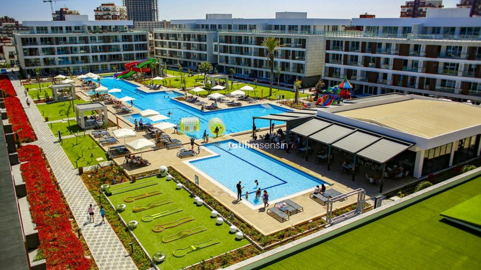 Courtyard Long Beach Holiday Resort - 1