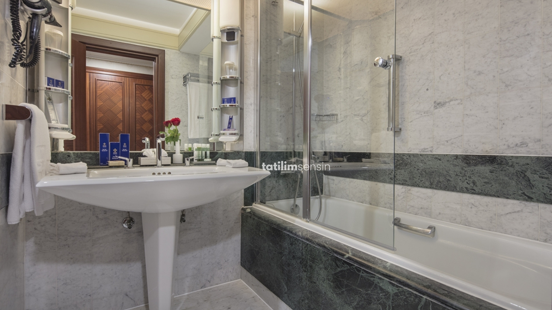 Merit Crystal Cove Hotel - 17