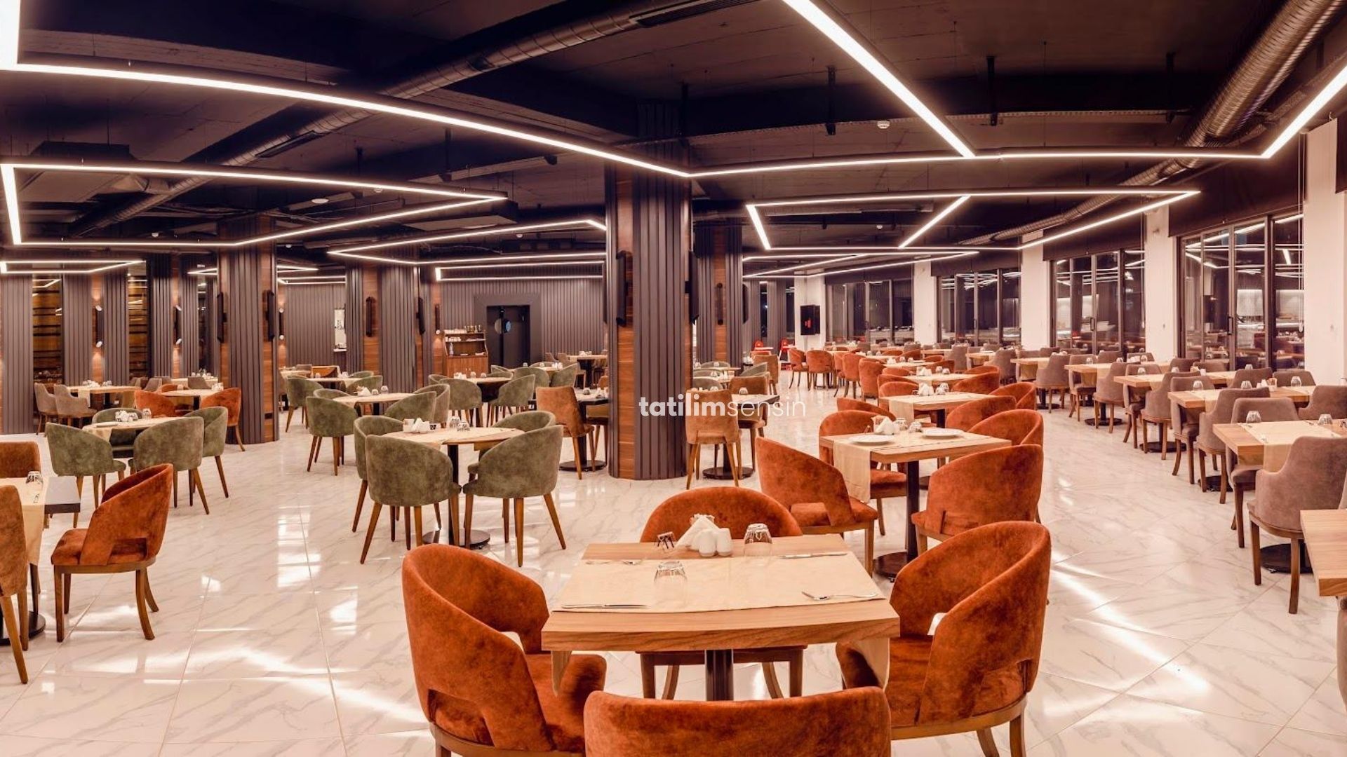 Novel Centre Point Hotel - 7