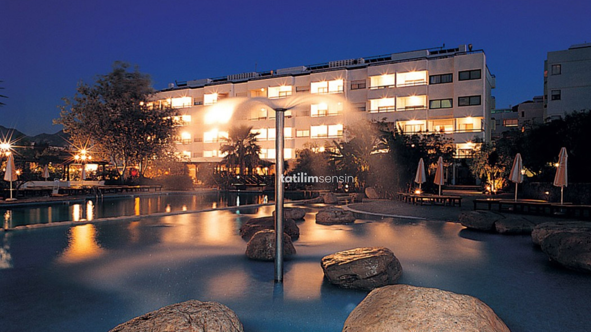 Jasmine Court Hotel - 7