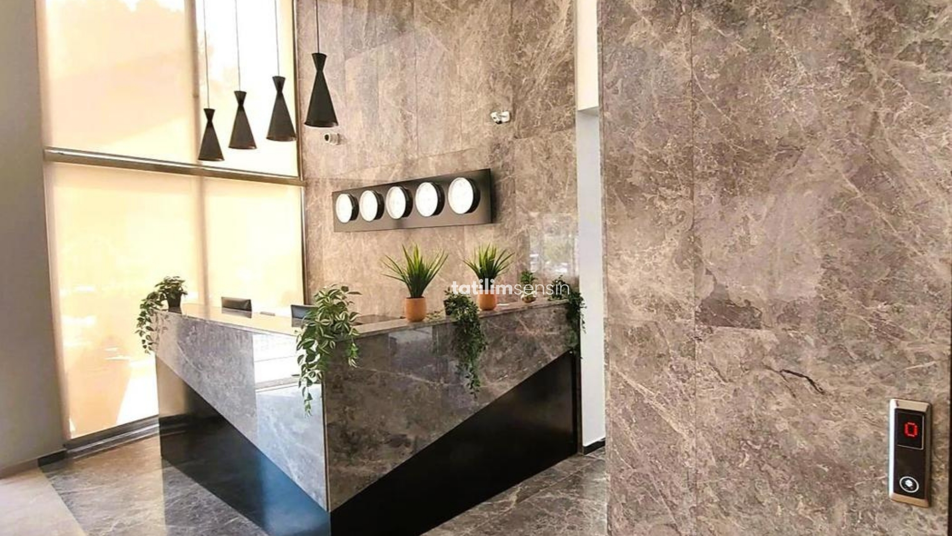 Crown Salamis Hotel - 5