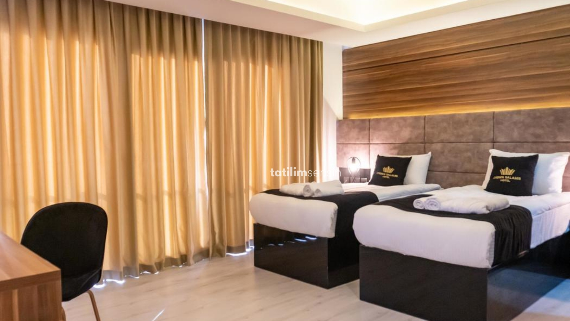 Crown Salamis Hotel - 8